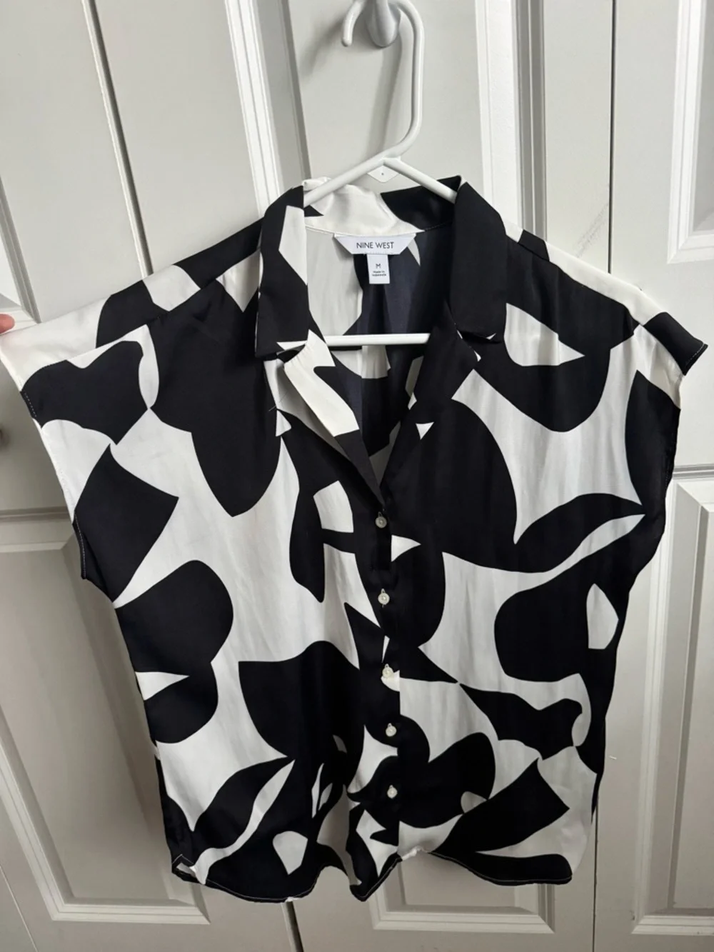 Nine West Black and White Abstract Button-Down Shirt - Picture 1 of 3